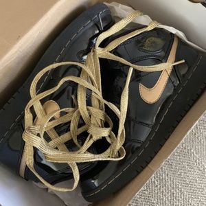 AIR JORDAN 1 RETRO METALLIC GOLD 2003